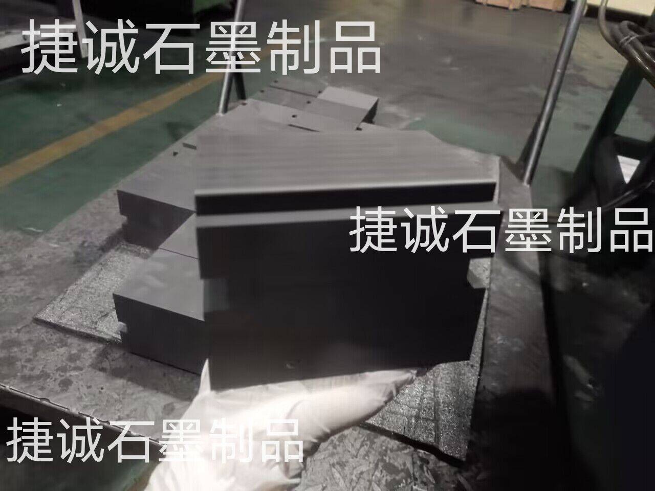 異形多層鋁箔覆鎳抗氧化石墨塊，軟連接石墨塊，抗氧化石墨塊，銅排軟連接石墨塊，軟連接石墨塊加工，高分子擴散焊接石墨塊，軟連接石墨塊加工廠，軟連接石墨塊生產(chǎn)廠家